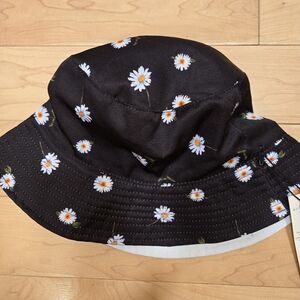 Alice + Olivia Black Daisy Print Women's Hat